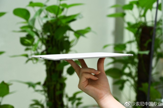 索尼电子纸DPT-CP1图赏：纯白配色，纤薄如纸